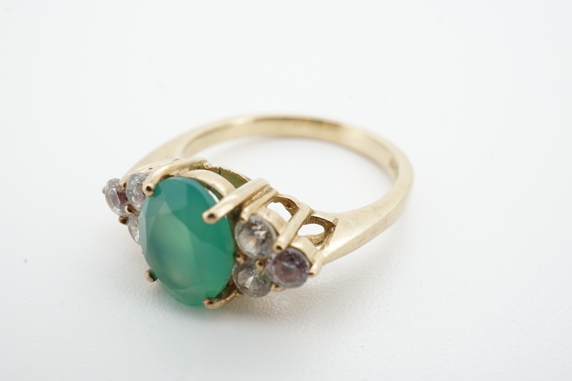 Two modern 9ct gold and gem set dress rings, including chrysoprase and simulated diamond, size J/K, gross weight 6 grams.
